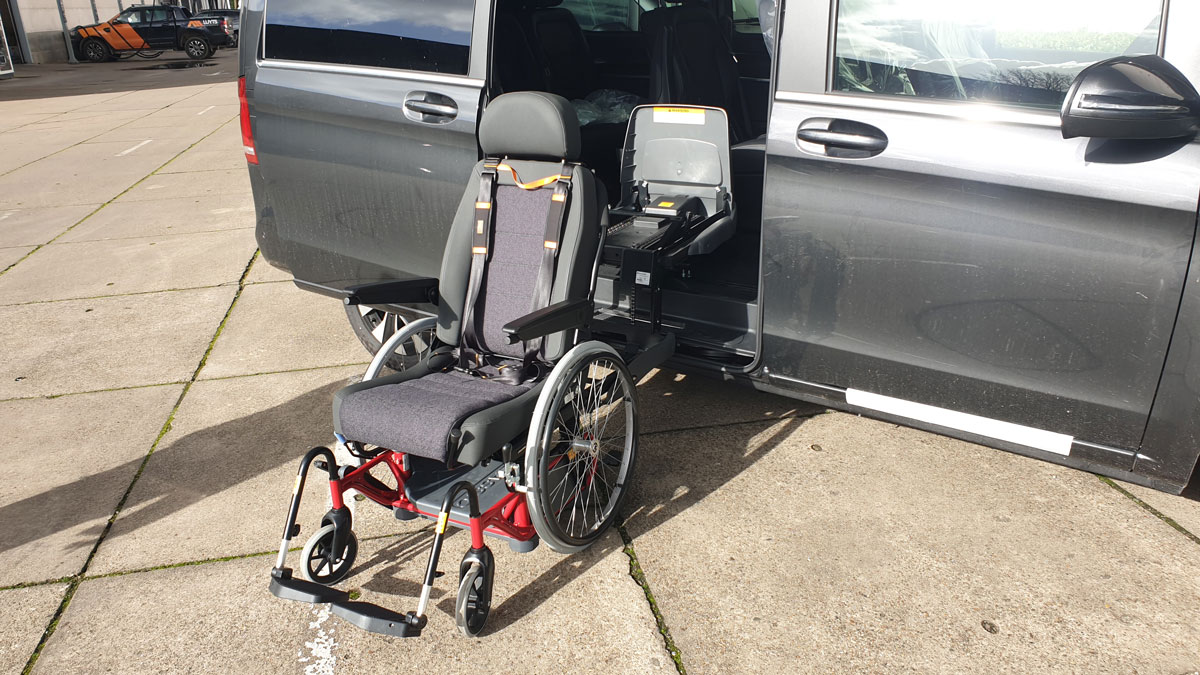 Draaistoel met rolstoel onderstel 2